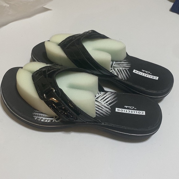 *NWT* Clarks Collection Flip Flops - glossy black - size: 6M - Picture 2 of 6